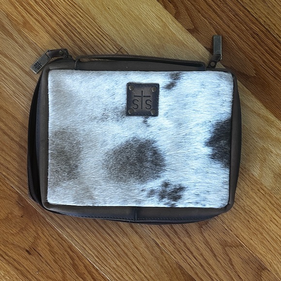 STS Ranchwear Other - STS Ranch Cowhide Fur On Bible Cover
